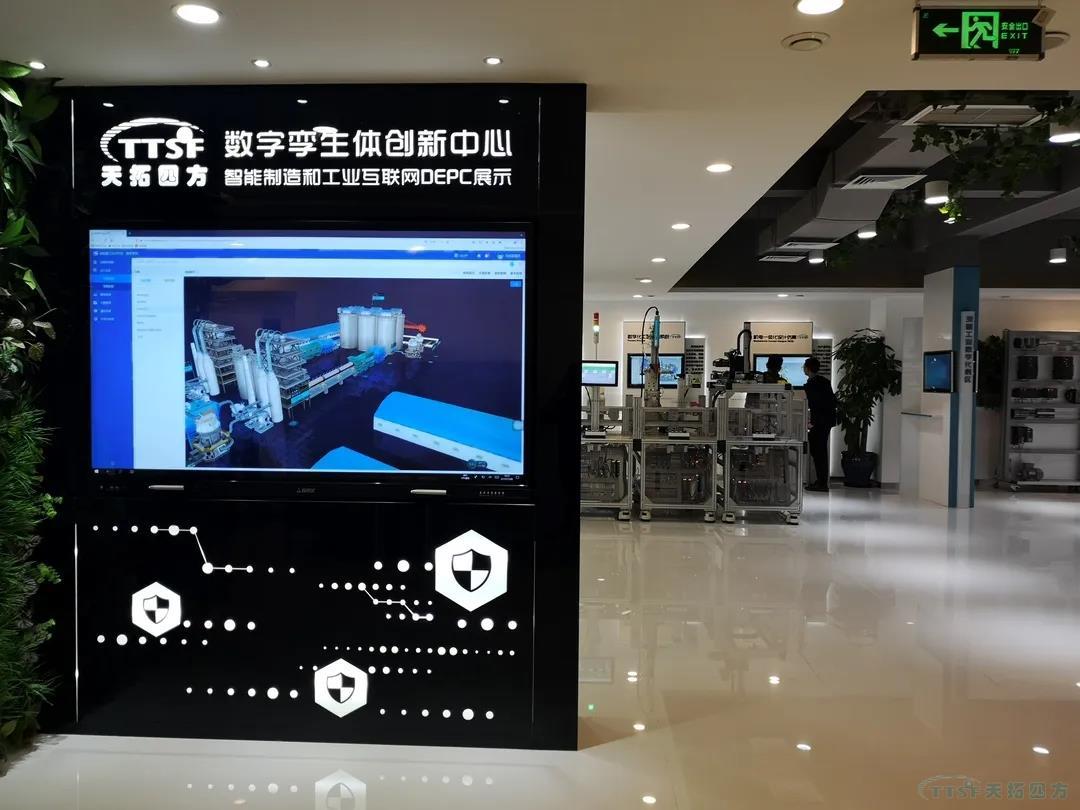 感激丰台科技园区管委会为冰球突破四方送来政策支持资金